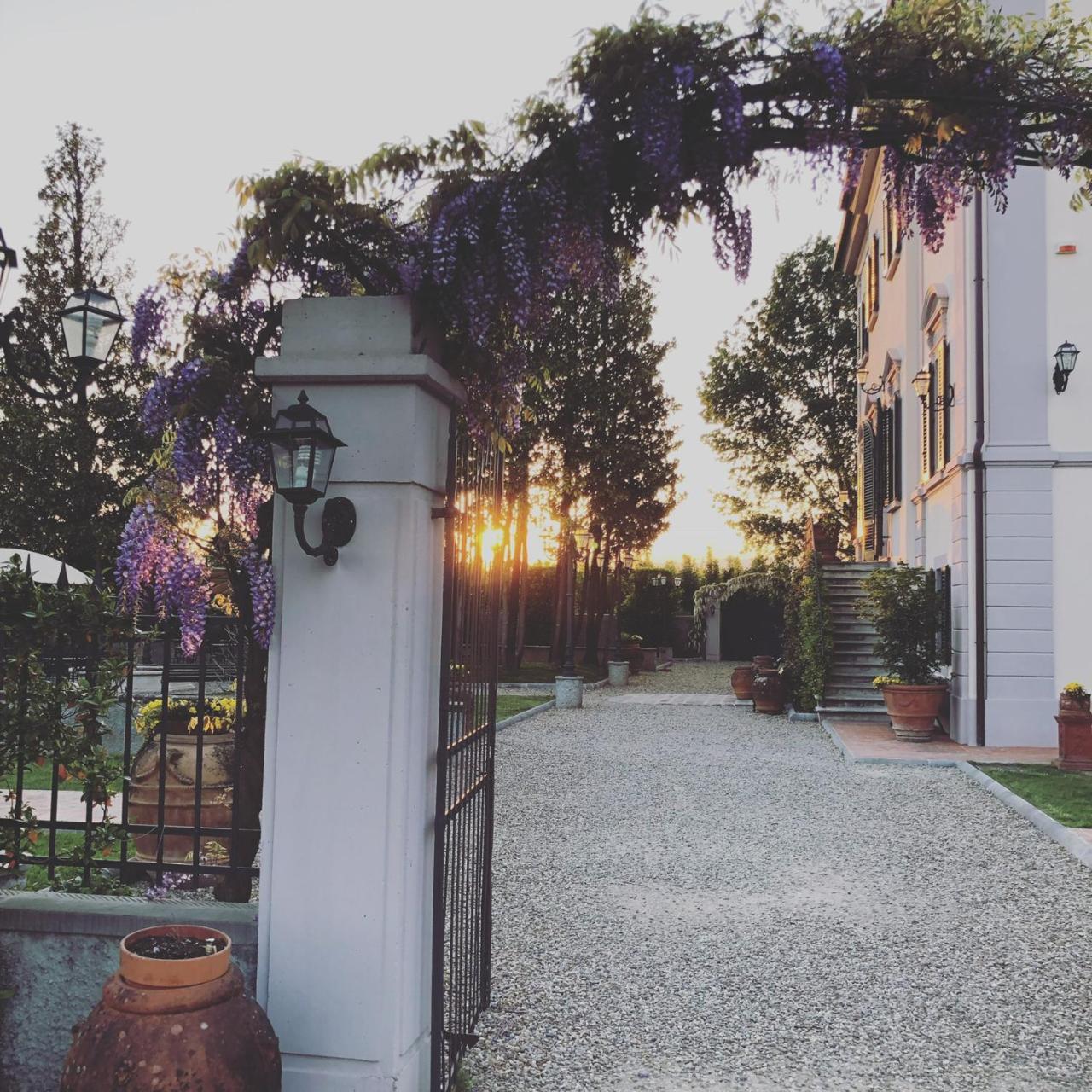 Relais Villa Scarfantoni B&B Montemurlo Buitenkant foto