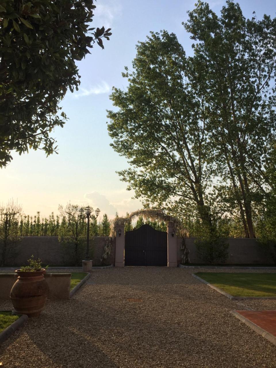 Relais Villa Scarfantoni B&B Montemurlo Buitenkant foto